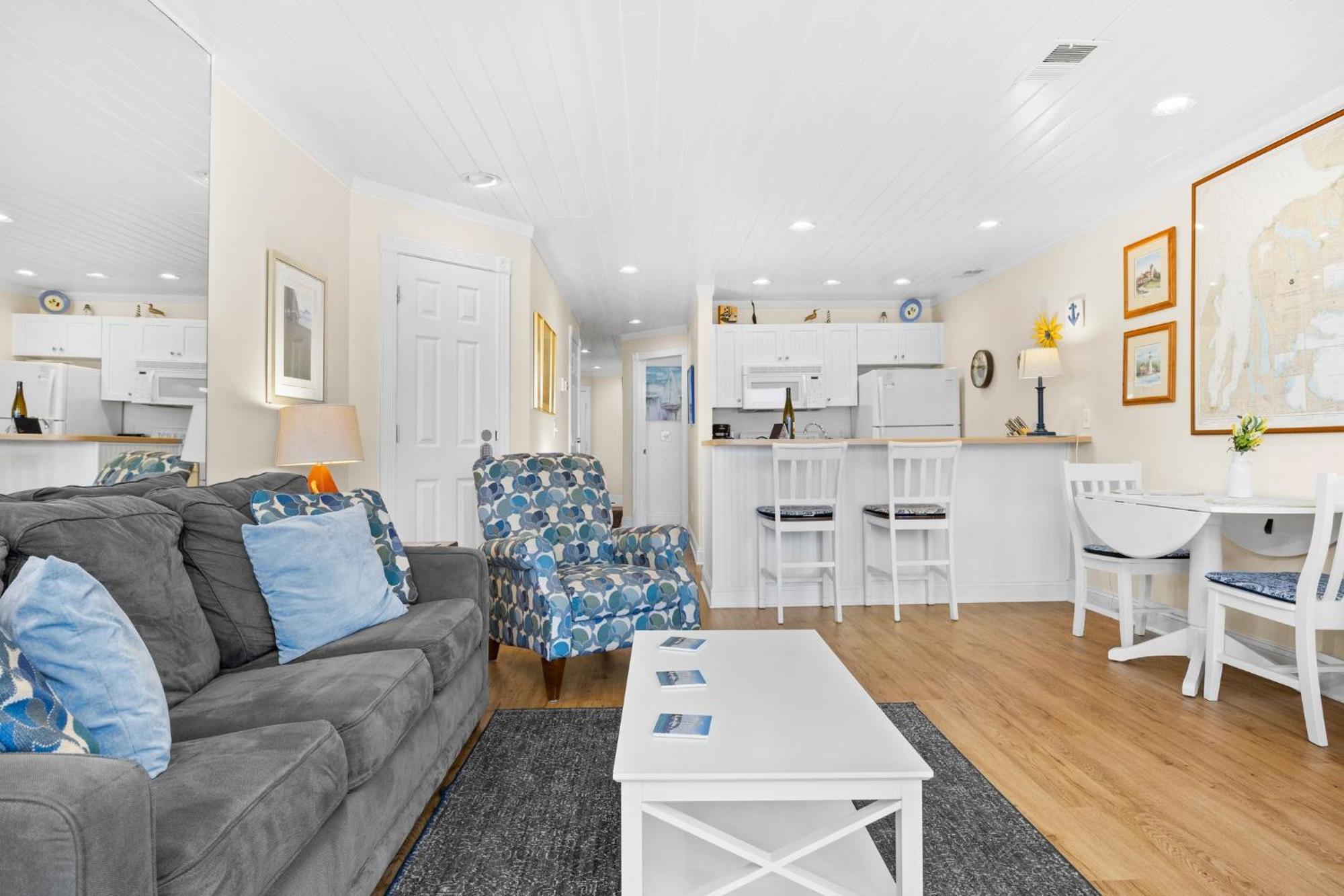 Beachside 102 With Direct Access To The Beach And Pool And Hot Tub 트래버스 시티 외부 사진