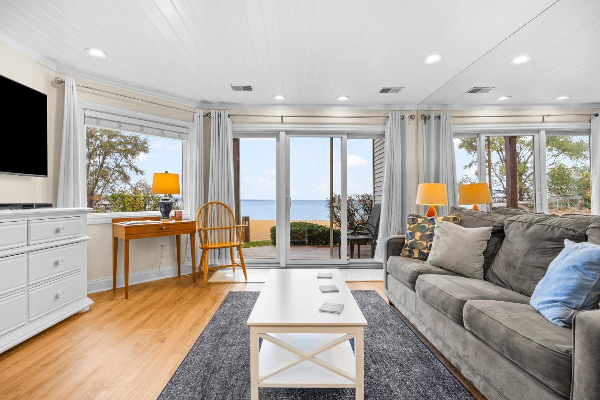Beachside 102 With Direct Access To The Beach And Pool And Hot Tub 트래버스 시티 외부 사진