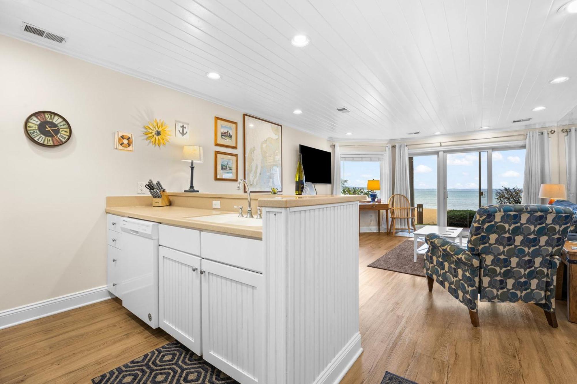 Beachside 102 With Direct Access To The Beach And Pool And Hot Tub 트래버스 시티 외부 사진