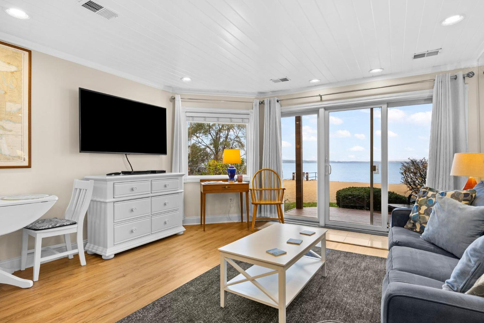 Beachside 102 With Direct Access To The Beach And Pool And Hot Tub 트래버스 시티 외부 사진
