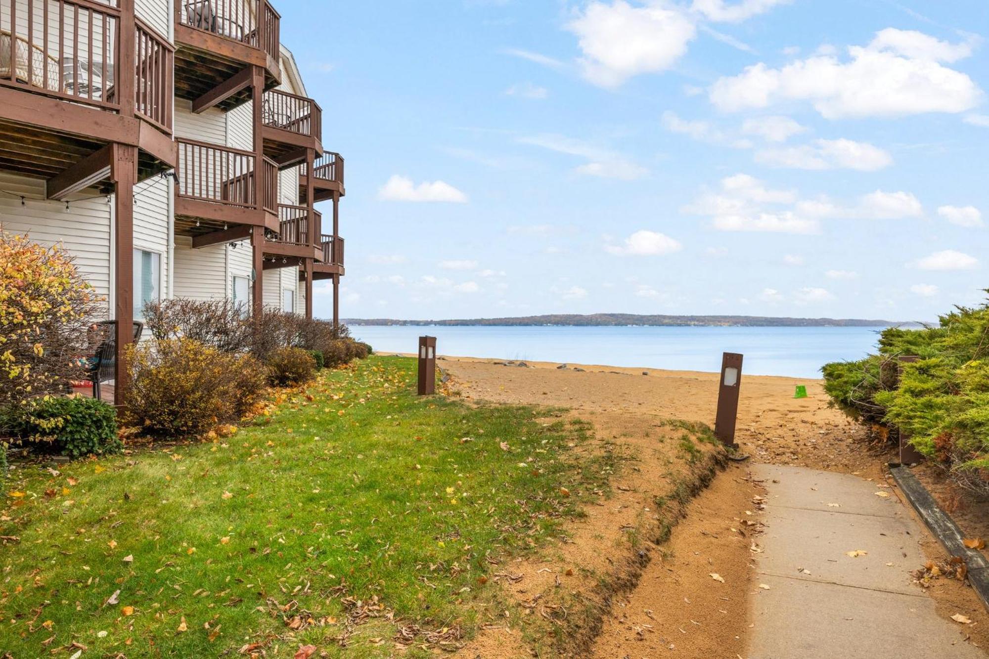 Beachside 102 With Direct Access To The Beach And Pool And Hot Tub 트래버스 시티 외부 사진