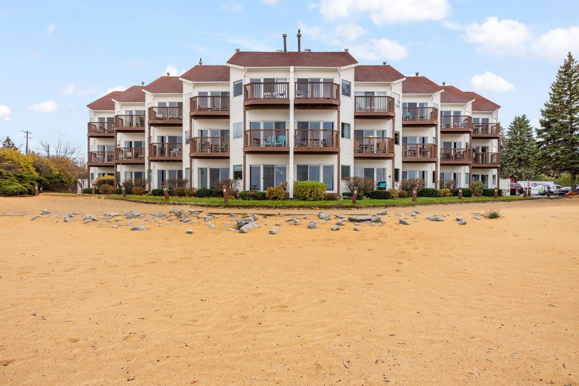 Beachside 102 With Direct Access To The Beach And Pool And Hot Tub 트래버스 시티 외부 사진